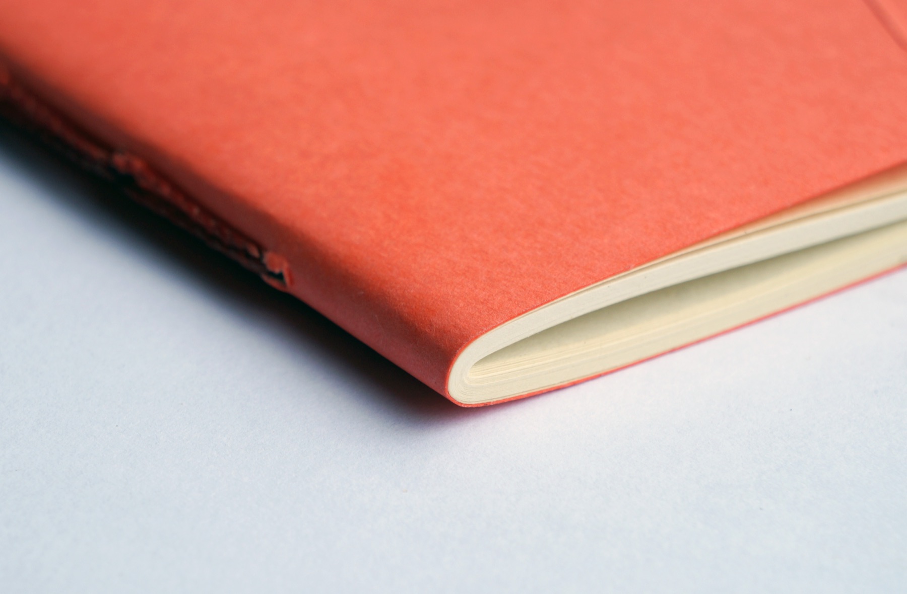 Notebook Yamazaki com capa vermelha